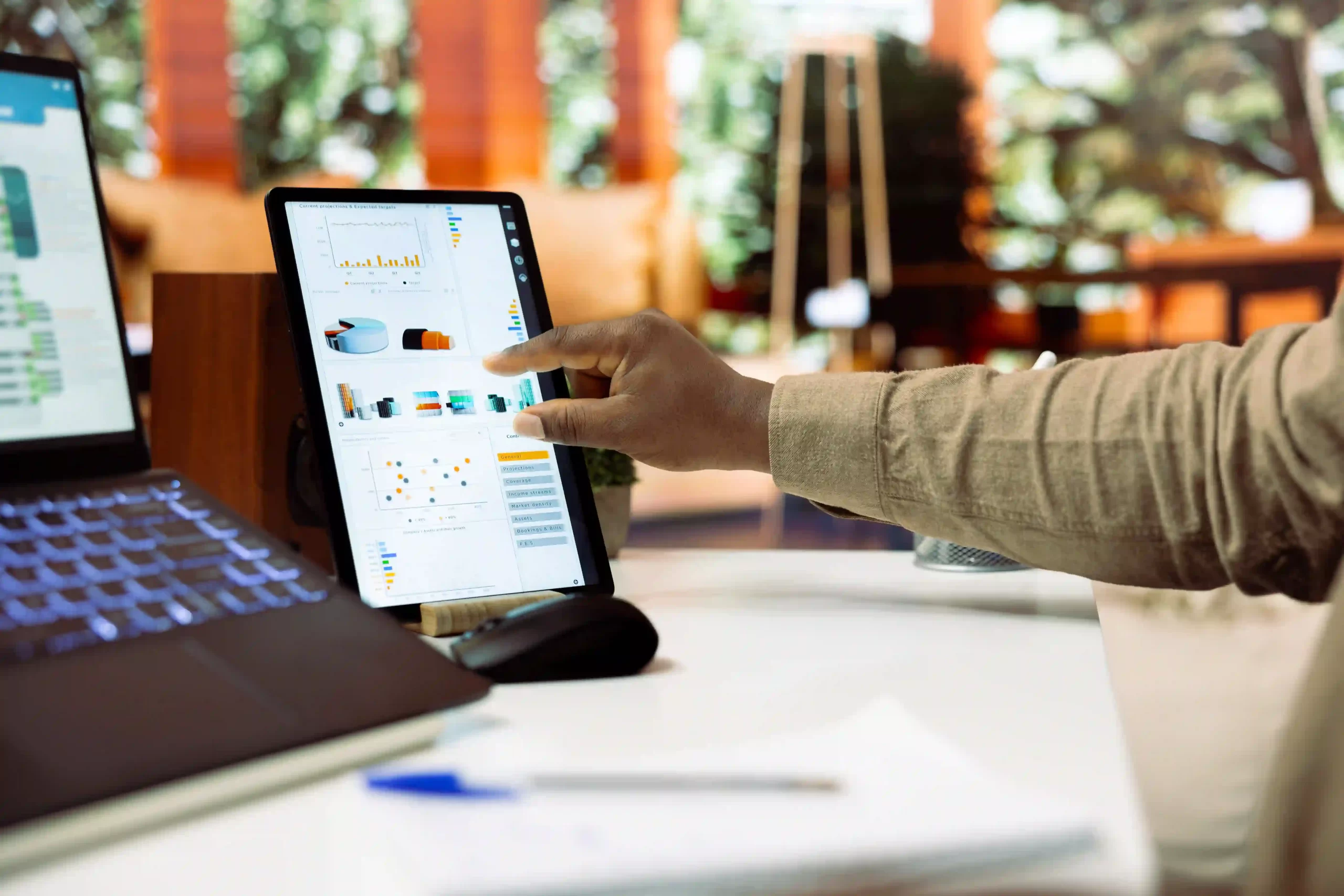 Specialized B2B & Retail Intelligence